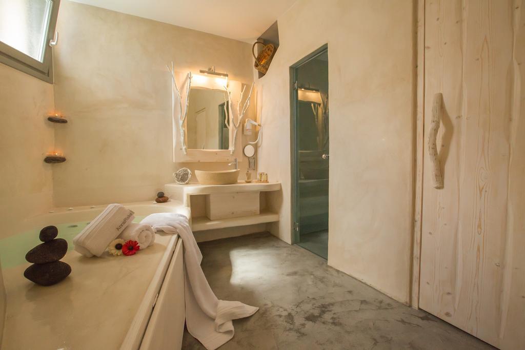 Love Nest With Hot Tub, Hammam & Outdoor Cinema Akrotírion Exteriör bild
