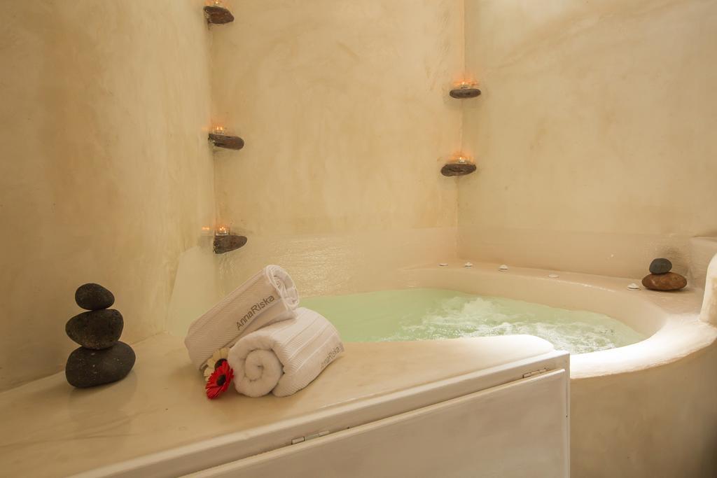 Love Nest With Hot Tub, Hammam & Outdoor Cinema Akrotírion Exteriör bild
